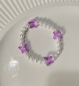 Beaded pearl bracelet with purple butterflies 