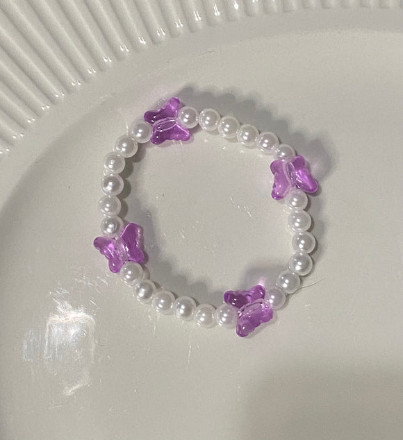Beaded pearl bracelet with purple butterflies 