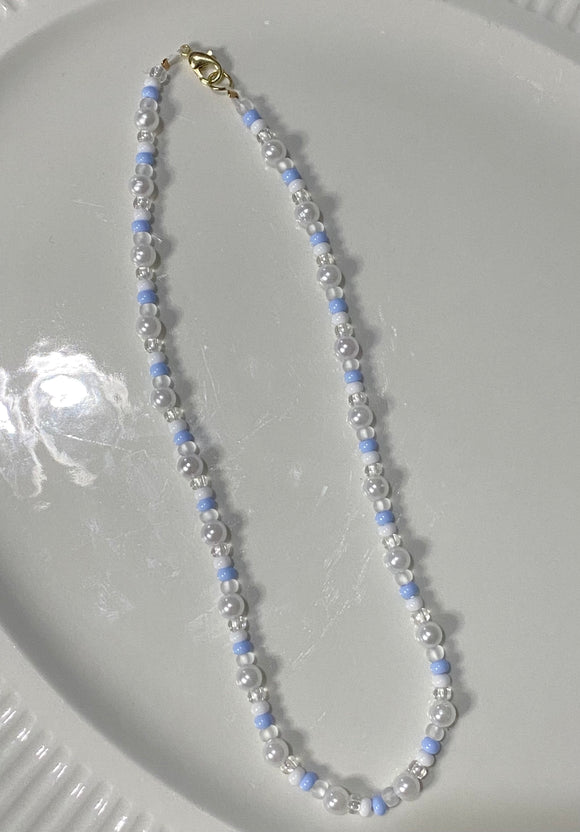 Blue and white beaded necklace with accent pearls